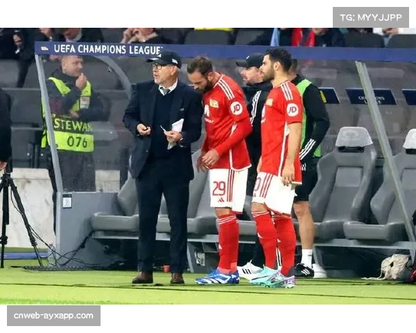 通讯:争议判罚后,柏林联主帅费舍尔在新闻发布会上拒绝评论裁判 通讯:争议判罚后,柏林联主帅费舍尔在新闻发布会上拒绝评论裁判